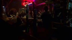 Руссо выпивает вместе с .