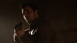 Уорд прибывает в хранилище Штрукера