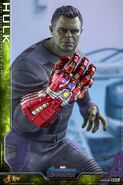 Hulk Nano Gauntlet Hot Toys 1