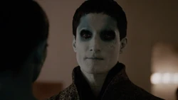 Касиус смотрит на умения .