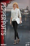 Pepper Potts Hot Toys5