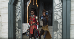 Shuri y Nakia pelean juntas