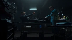 Руссо требует от  операции.