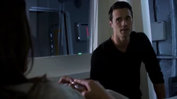 Уорд разговаривает с выздоравливающей Скай