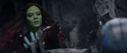 Gamora intenta salvar a Nebula