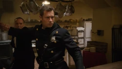 Эйбел сражается против .