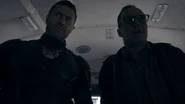 Mace y Coulson encuentran los cadáveres.png (543 kB) Mace y Coulson encuentran los cadáveres.