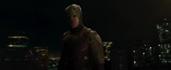 Murdock se burla de la amenaza de Walters.