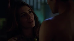  обещает защитить Лорелей.