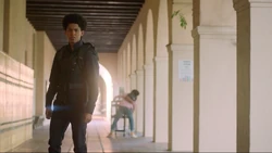 Уайлдер обнаруживает себя перед  и .