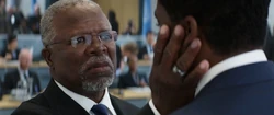 T'Chaka se siente orgulloso de T'Challa.