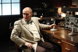 Фенхофф контролирует действия Старка