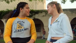 Эрнандес разговаривает с 