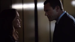 Симмонс спорит с 