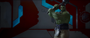 Hulk amenaza con atacar a Thor.