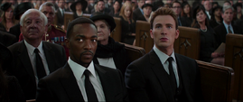 Steve y Sam viendo a Sharon