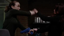 Симмонс ассистирует 