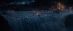 Thor-the-dark-world-movie-trailer-screenshot-8