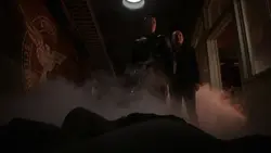 ЖСМ Колсона и  наблюдают за газовой атакой.