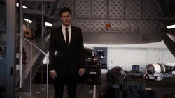 Уорд встречает Фитца и Симмонс