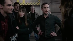  демонстрирует браслеты-блокировщики