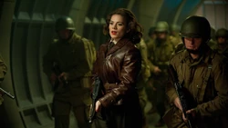 Carter dirigiendo el asalto a la Sede central de HYDRA.