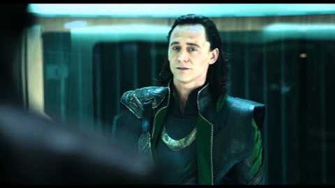 Marvel Los Vengadores Escena Loki impresionado