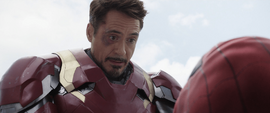 Stark comprueba el estado de Parker