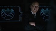 Coulson tries to figure out who the murderer is
