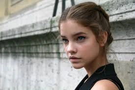 Lexi watching Boomer getting mugged.