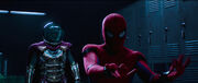 ミステリオのイリュージョンの罠にはまるスパイダーマン