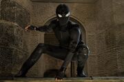 火のエレメンタルを目撃するスパイダーマン