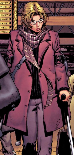 Moira MacTaggert (Earth-1610) from Ultimate X-Men Vol 1 27 0001