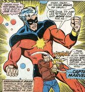 Captain Marvel (Mar-Vell) en Rick Jones verbonden door de Nega-Bands (Avengers #72)