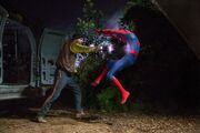 ジャクソン・ブライスと戦うスパイダーマン