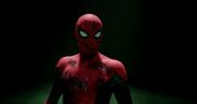 スパイダーセンスを使う準備をするスパイダーマン