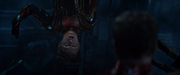 アイアンマンとドクター・ストレンジに警告するスパイダーマン