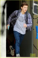 Tom-holland-sprints-spider-man-set-atlanta-09.jpg (183 KB)