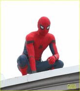 Tom-holland-snaps-a-selfie-while-filming-spide-man-homecoming-02