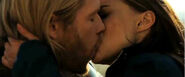 Thor-and-Jane-Kissing-thor-and-jane-22092152-633-264