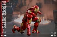 Iron Man Mark IX and Pepper Hot Toys 04