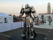 Silver-samurai 0020-e1374855695605.jpg (1.32 MB) Silver Samurai armor in Comic-Con 2013