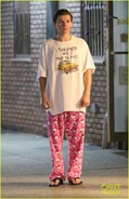 Tom-holland-spiderman-queens-hello-kitty-02.jpg (250 KB)