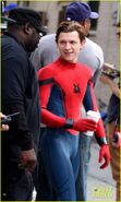 Tom-holland-looks-buff-while-filming-spider-man-in-nyc-04