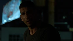 Castle parle de s'engager dans le Corps des Marines des États-Unis