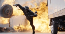 Black Panther esquive une explosion