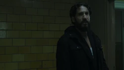 Castle interroge Curtis Hoyle sur leur passé