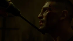 Castle réussit à tromper Finn Cooley