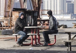 Castle assis avec Billy Russo pour rattraper le temps perdu