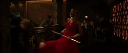 Okoye se bat contre les hommes d'